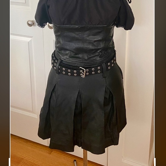 !TREND ALERT!🖤Blk LEATHER SEASON MUST HAVE pleated mini skirt sz 8 Women’s - Picture 7 of 13